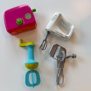 Kids kitchen accessories, mixers and pop up toaster!